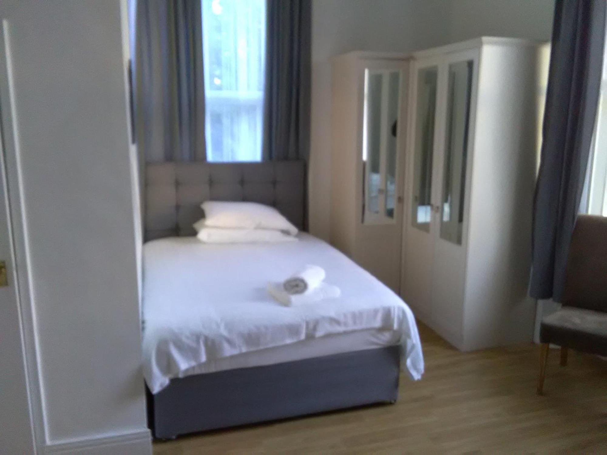 Clifton Hotel Newcastle Room photo
